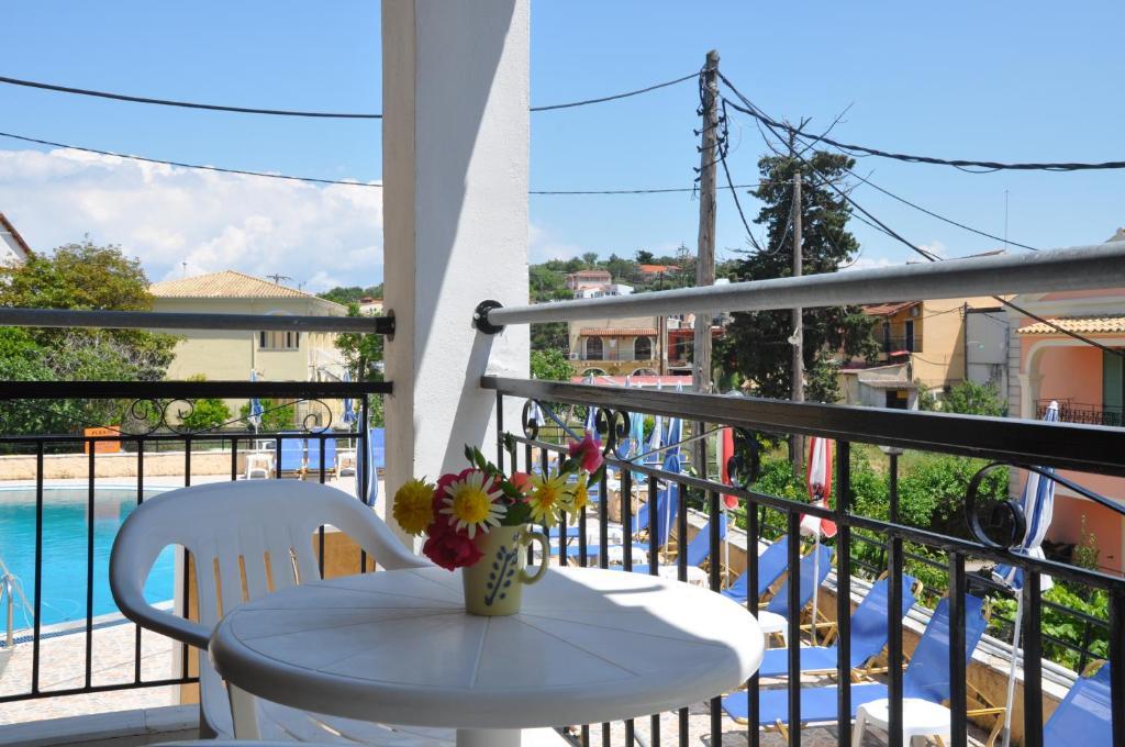 Sunflower Apartments & Studios Kassiopi Extérieur photo