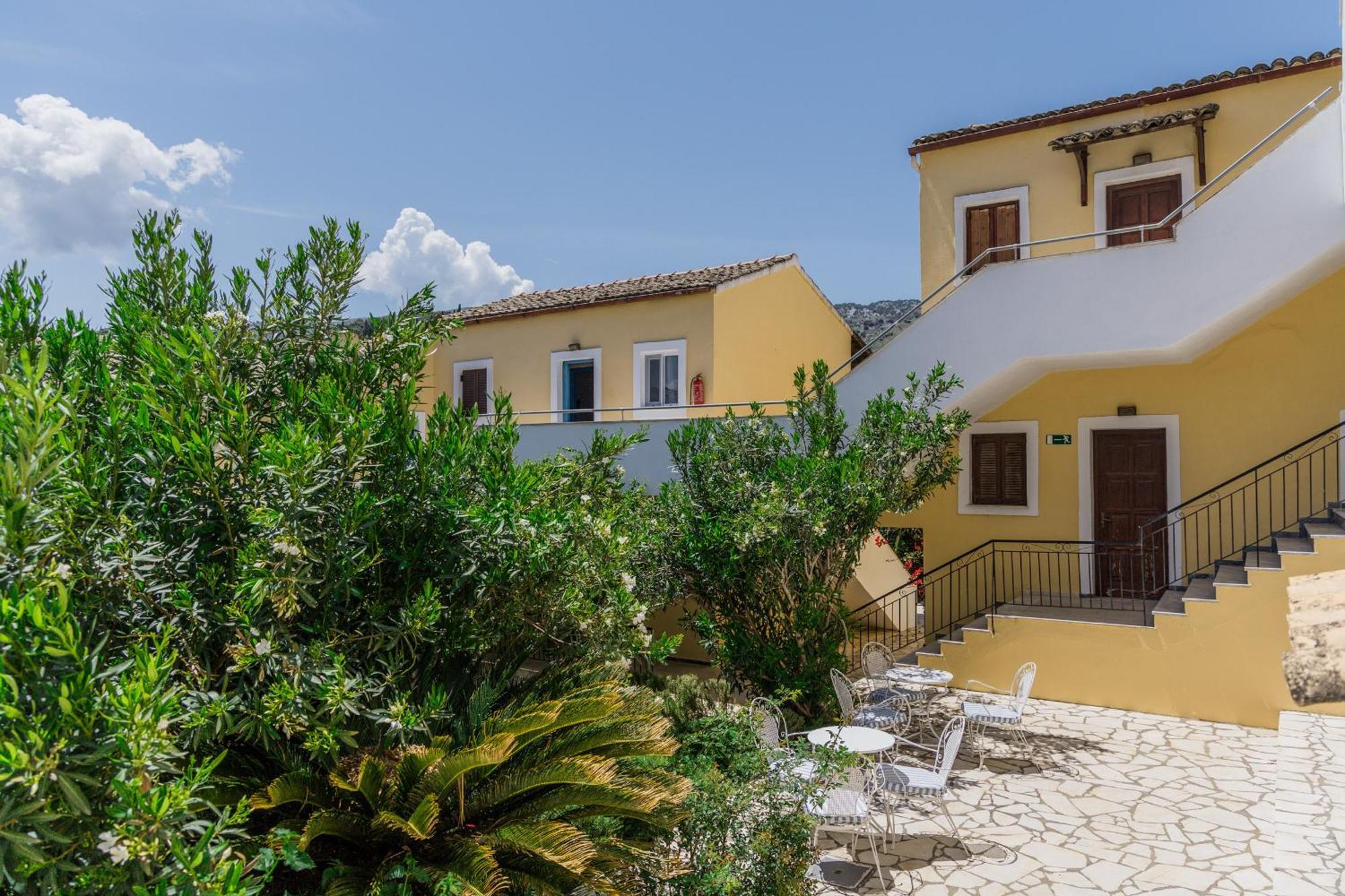 Sunflower Apartments & Studios Kassiopi Extérieur photo